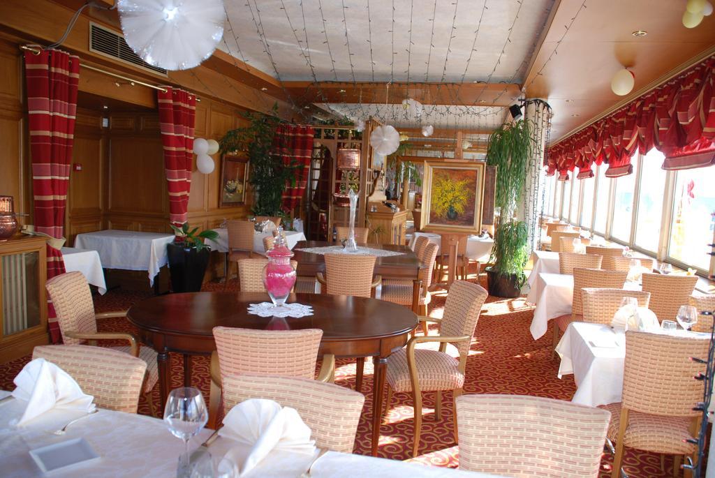 Hotel Restaurant Le Bellevue Montrichard 3 Etoiles Монришар Экстерьер фото